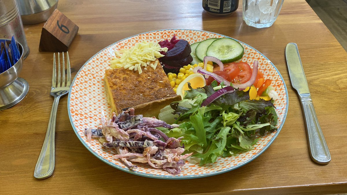 Meinirynysmon's tweet photo. Look at this lush quiche salad I will be demolishing straight after I post this tweet!! Treating myself to a delicious lunch today at  @coffi_y #Llangefni #nomnom #Anglesey https://t.co/EqwRKsUThy