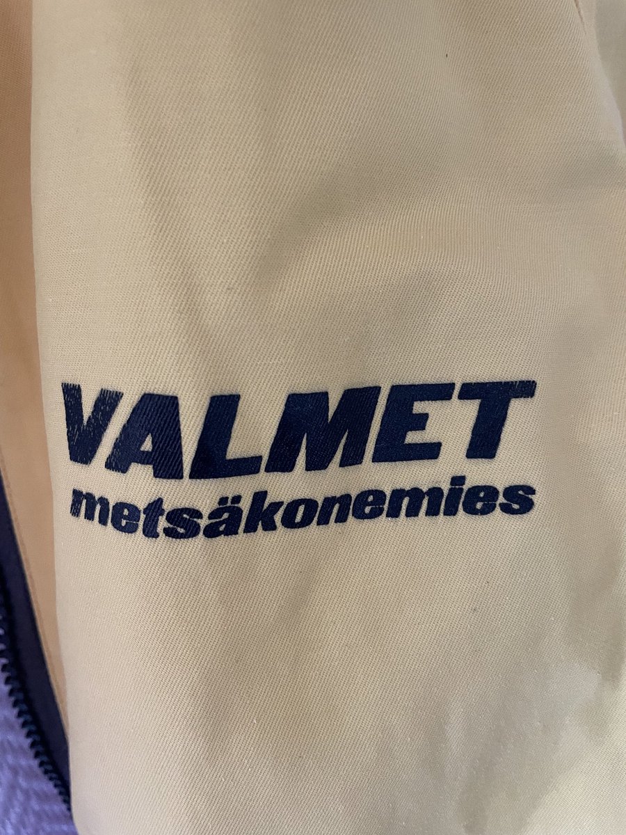 Ei metsäman, ei koneman. Vaan #Valmet  metsäkonemies.