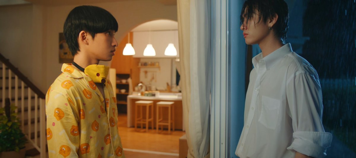 BN_Jellyy's tweet photo. I love the whole vibe inside Phu's house it looks so warm while outside (Phi Cir's side) looks so cold 🥹🥰❤️ 

BOSSNOEUL INTRO TBNW #IntroTheBoyNextWorld https://t.co/H5BSpVLQ4H