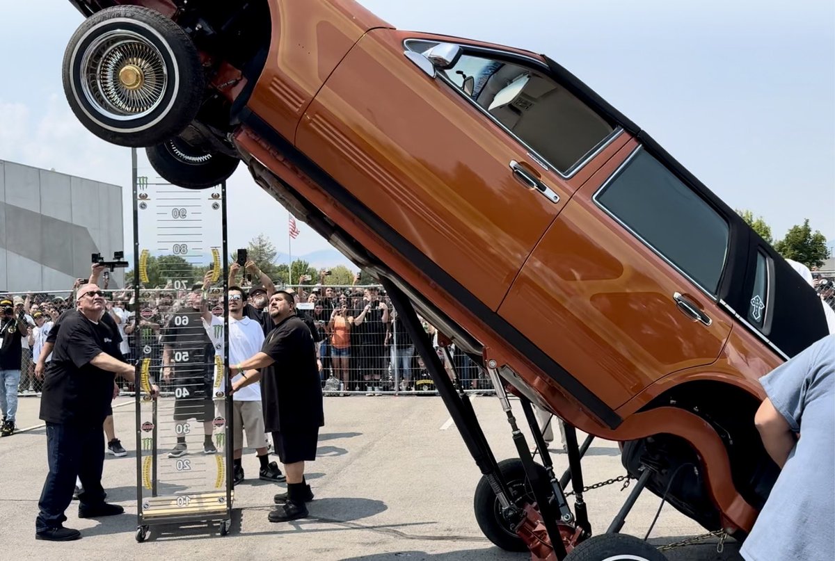 UltimatE_Utah's tweet photo. What an UltimatE weekend @LowriderMag #SaltLakeSuperShow https://t.co/1G6zNV2Uf8