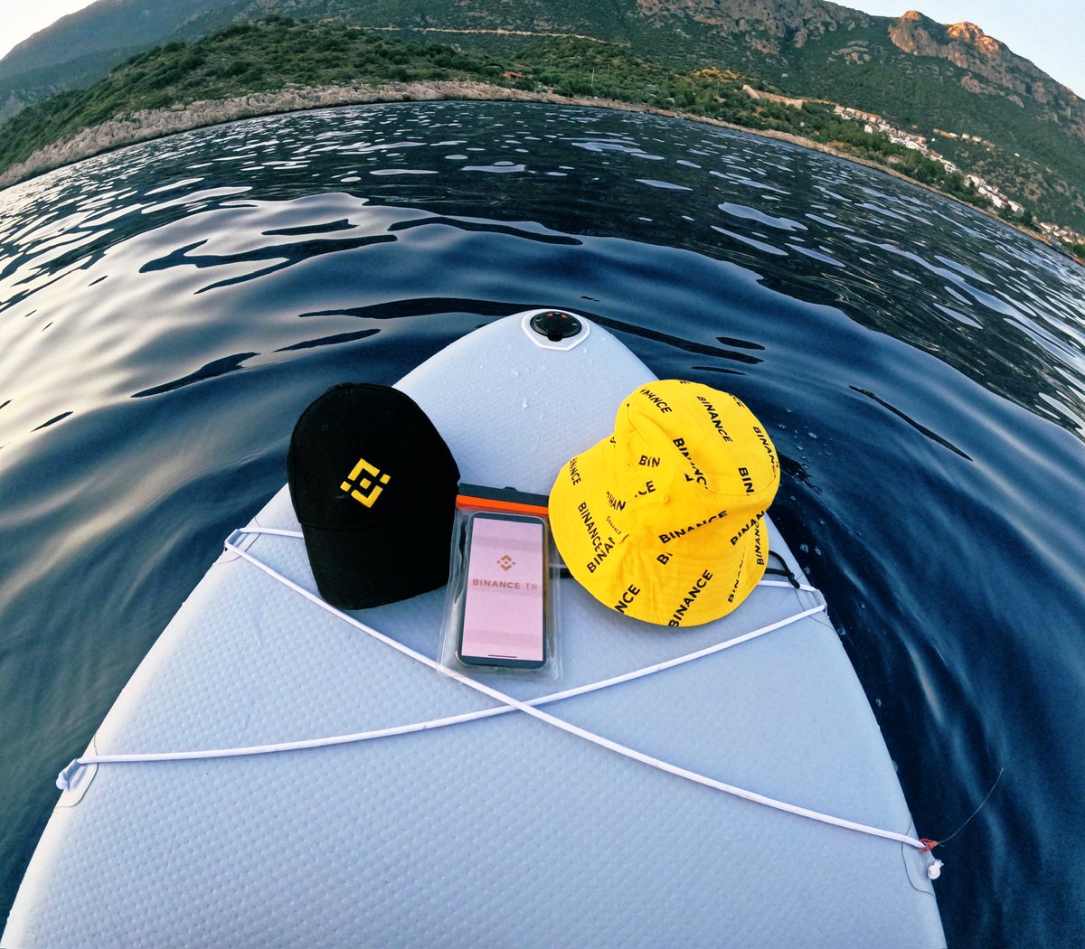 Telefon düşer diye stop loss koyduk 🖤💛

 #BinanceTRileYaz