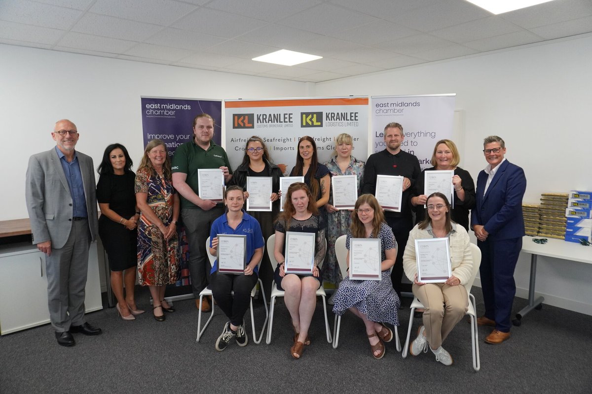 Congratulations 🎉 to all the delegates for completing this amazing #internationaltrade #qualification. Well done to <a href="/S4Sdental/">S4S Dental Lab</a> Caz Bullement who was recognised with an award by our sponsor <a href="/KranleeL/">KranLee Logistics Limited</a> for achieving the highest mark in their qualification. 👏