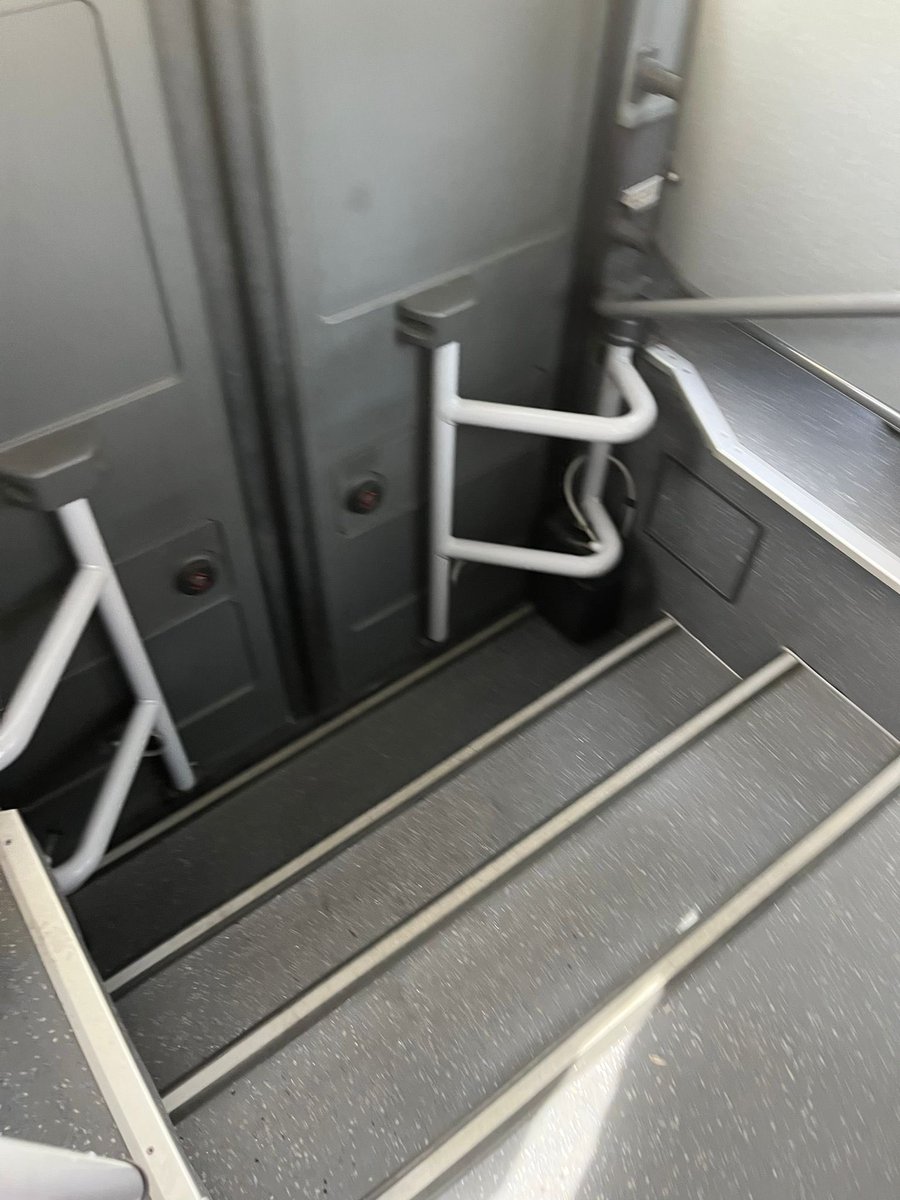 JaviCorpa's tweet image. 🔴METRO 

15 años sufriendo negligencias de gobiernos CAM del PP, cientos de familias afectadas, derribo de edificios…Ahora cierran el METRO y ponen autobuses al hospital del Henares sin adaptar a personas con movilidad reducida. El PP de San Fernando de Henares calla y #AsíTodo