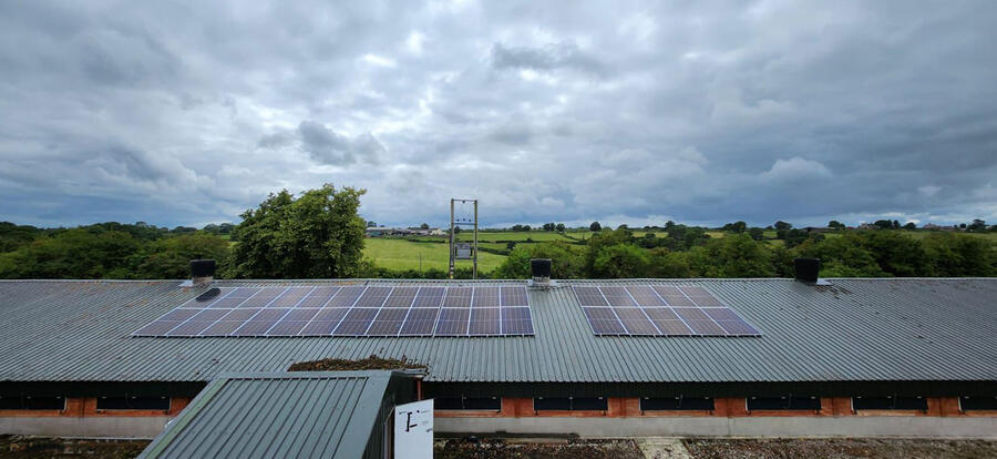 GenerateSolarEV's tweet image. Commercial Solar Panel Installation at a Farm in Gloucestershire. The owners of this farm will soon be reaping the benefits of a large solar panel array at their farm in Gloucestershire... #SolarEnergy #SolarPower #Renewables generate-solarev.co.uk/commercial-sol…