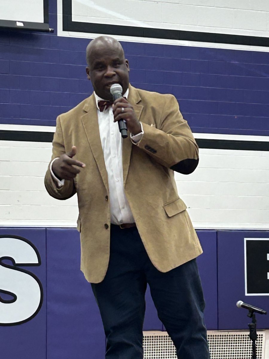 Jimmie McMillian gives powerful message “Don’t Quit, You Matter” #wearewayne ⁦<a href="/WayneTwpSuper/">Dr. Jeff Butts</a>⁩ ⁦<a href="/WayneTwpSchools/">We Are Wayne</a>⁩