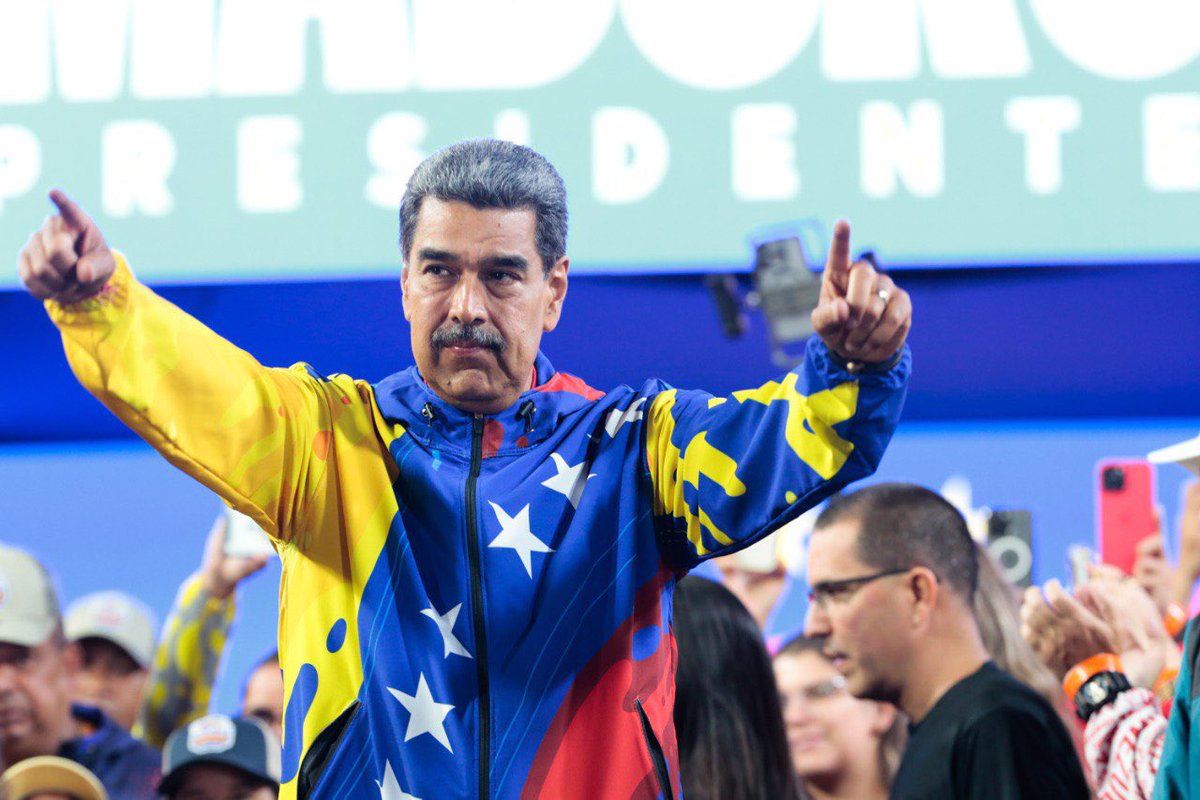 #29Jul | No pudieron, ni podrán. El pueblo decidió. En #Venezuela triunfó la #Paz #GanóLaPazYLaEsperanza 

<a href="/NicolasMaduro/">Nicolás Maduro</a> <a href="/ConCiliaFlores/">Cilia Flores</a> <a href="/cneesvzla/">cneesvenezuela</a> <a href="/dcabellor/">Diosdado Cabello R</a> <a href="/jorgerpsuv/">Jorge Rodríguez</a>