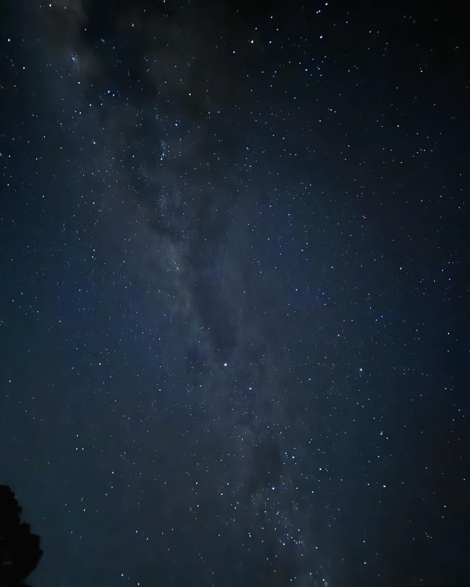 XPlayerFour's tweet image. From the city lights to starlight, the Milky Way never ceases to amaze 🌌 #astrophotography #milkyway #queensland #Australia