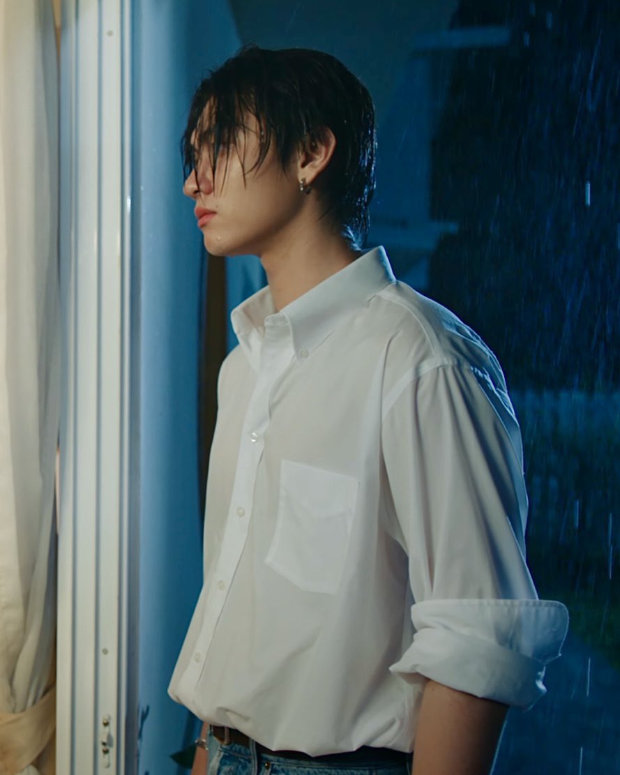 I‘m so in love with Cirrus‘s hair. The soft waves that frame his beautiful face, strands of his hair falling into his eyes, making him look softer and a bit vulnerable 

BOSSNOEUL INTRO TBNW 
#IntroTheBoyNextWorld