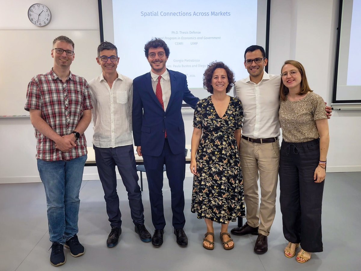 Congratulations to Giorgio Pietrabissa for successfully defending his Ph.D. thesis at CEMFI!. Thanks to Jorge de la Roca, Marta Santamaría and Dávid Nagy for serving in the Thesis Defense Committe and to Giorgio’s advisors Paula Bustos and Diego Puga