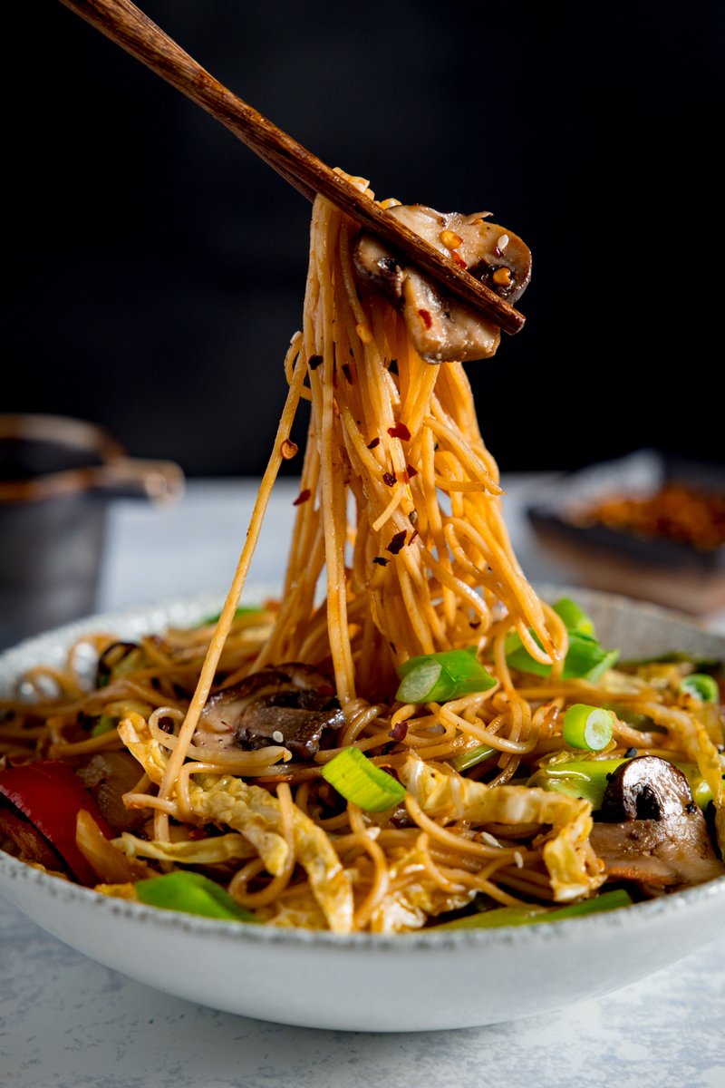 Mushroom Chow Mein

This rich &amp; savoury mushroom chow mein is packed full of veggies. So comforting and bursting with umami flavour. Did I mention that it’s a quick and easy and a brilliant vegetarian option too? 

kitchensanctuary.com/mushroom-chow-…
#kitchensanctuary #meatfreemonday #foodie