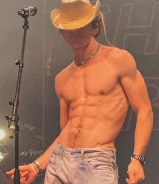 notgwendalupe's tweet photo. ross lynch https://t.co/tblatRRrA3