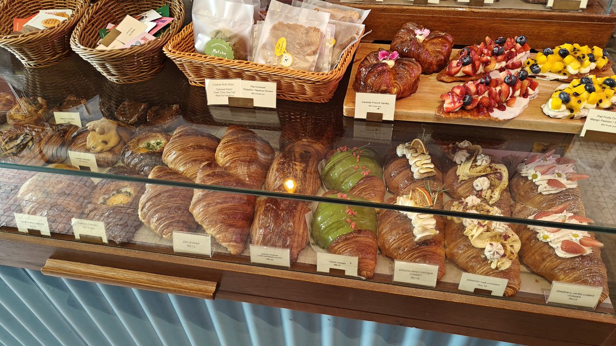 najibfazail's tweet photo. My French friend recommended this place. Kedai tersorok &amp; signboard kedai pun tak sama macam dalam Google.

Apapun, pain au chocolat and croissant dia rasa macam dekat France. 

📍The Curious Bakers, Melaka. https://t.co/jnFj4LYxpD