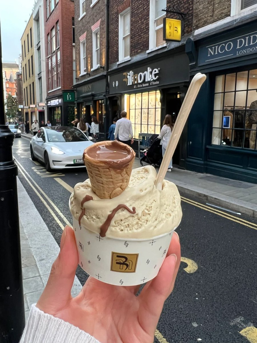 DBrunat's tweet photo. I ate gelato in the UK 🇬🇧
Gelato ranked second in Italy 😋 https://t.co/14963qpQrM