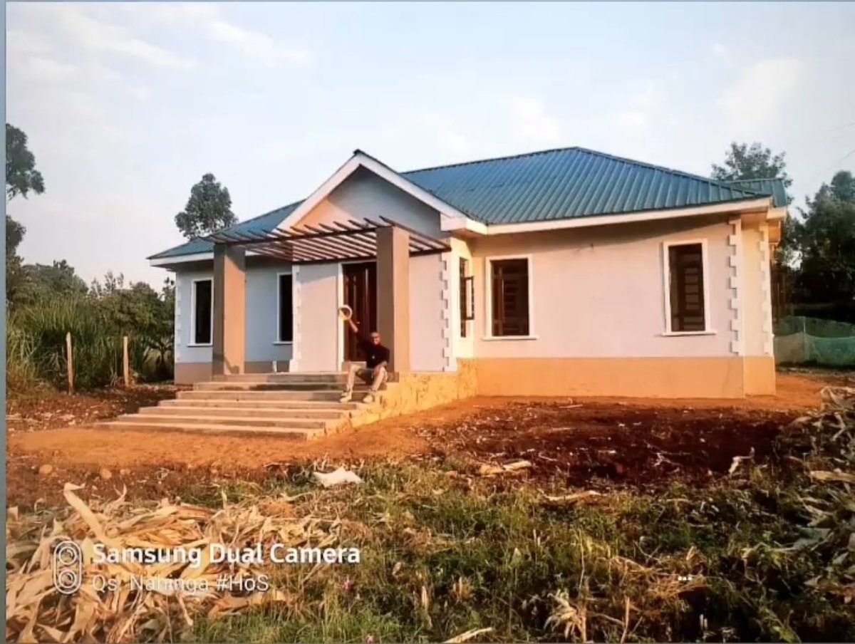 dnahinga's tweet image. If you are planning to build in the next 5 to 10 years and own a piece of land, plant the right trees now. 

At some point we will no longer use sawn timber. 

The trusses will have to be made straight from gum poles. 

#MjengoLove 
#Roofing
#PracticeNotes 🏠🪚

@PodCityKe…