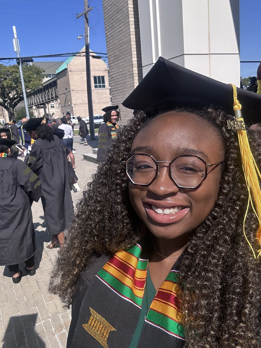 Renée (@renee_creppy) on Twitter photo 👩🏾🔬 Hi, I’m Renée! I’m an aspiring developmental cognitive scientist & lab manager of the <a href="/Princeton/">Princeton University</a> CoLab.
🧠 My research focuses on young children’s understanding of leadership, risk, and meritocracy.
Excited to be a part of this!
#BlackInNeuroRollCall <a href="/BlackInNeuro/">Black In Neuro 🧠</a> 👩🏾🔬 Hi, I’m Renée! I’m an aspiring developmental cognitive scientist & lab manager of the <a href="/Princeton/">Princeton University</a> CoLab.
🧠 My research focuses on young children’s understanding of leadership, risk, and meritocracy.
Excited to be a part of this!
#BlackInNeuroRollCall <a href="/BlackInNeuro/">Black In Neuro 🧠</a>