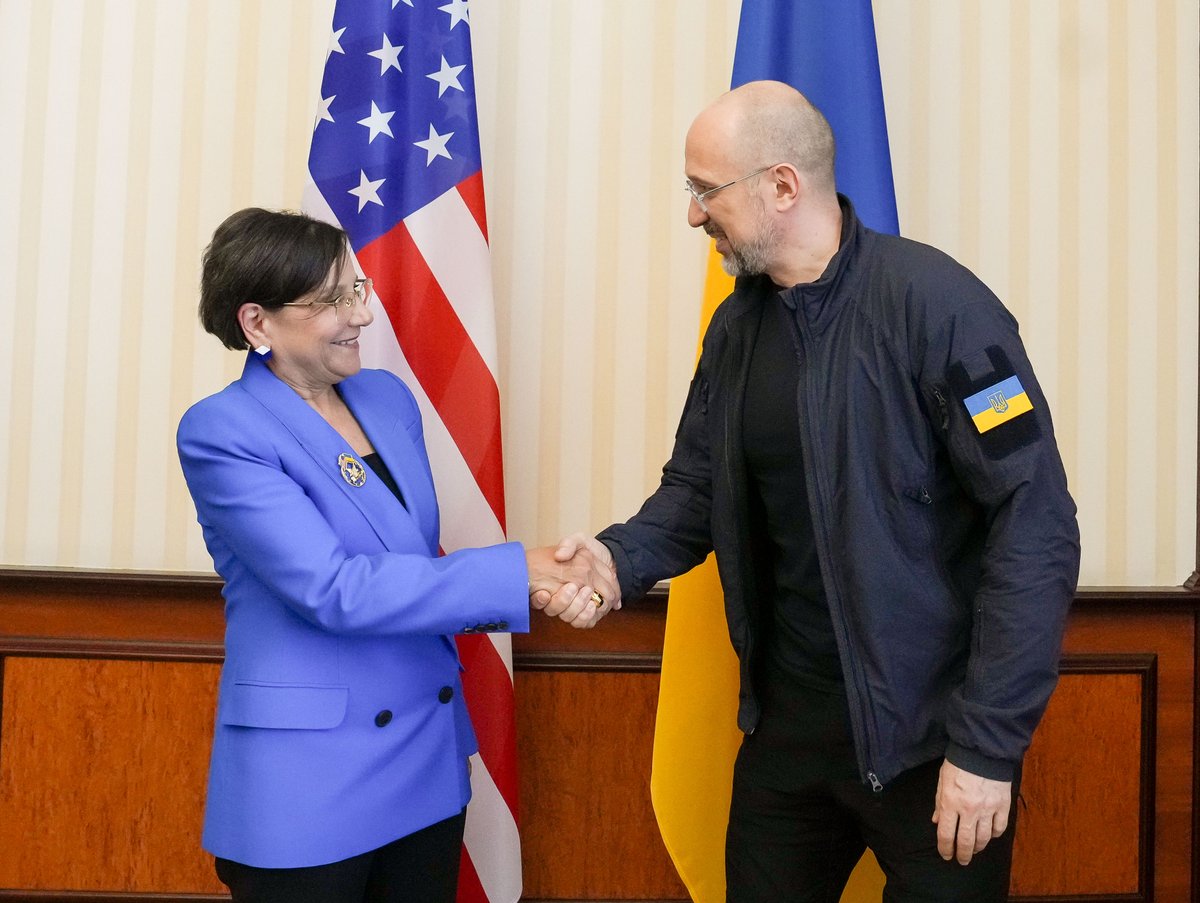 Special Representative Penny Pritzker (@specrepukraine) on Twitter photo Great to see <a href="/Denys_Shmyhal/">Denys Shmyhal</a>. We discussed ways to further boost Ukraine’s economic recovery and increase private sector investment. Great to see <a href="/Denys_Shmyhal/">Denys Shmyhal</a>. We discussed ways to further boost Ukraine’s economic recovery and increase private sector investment.