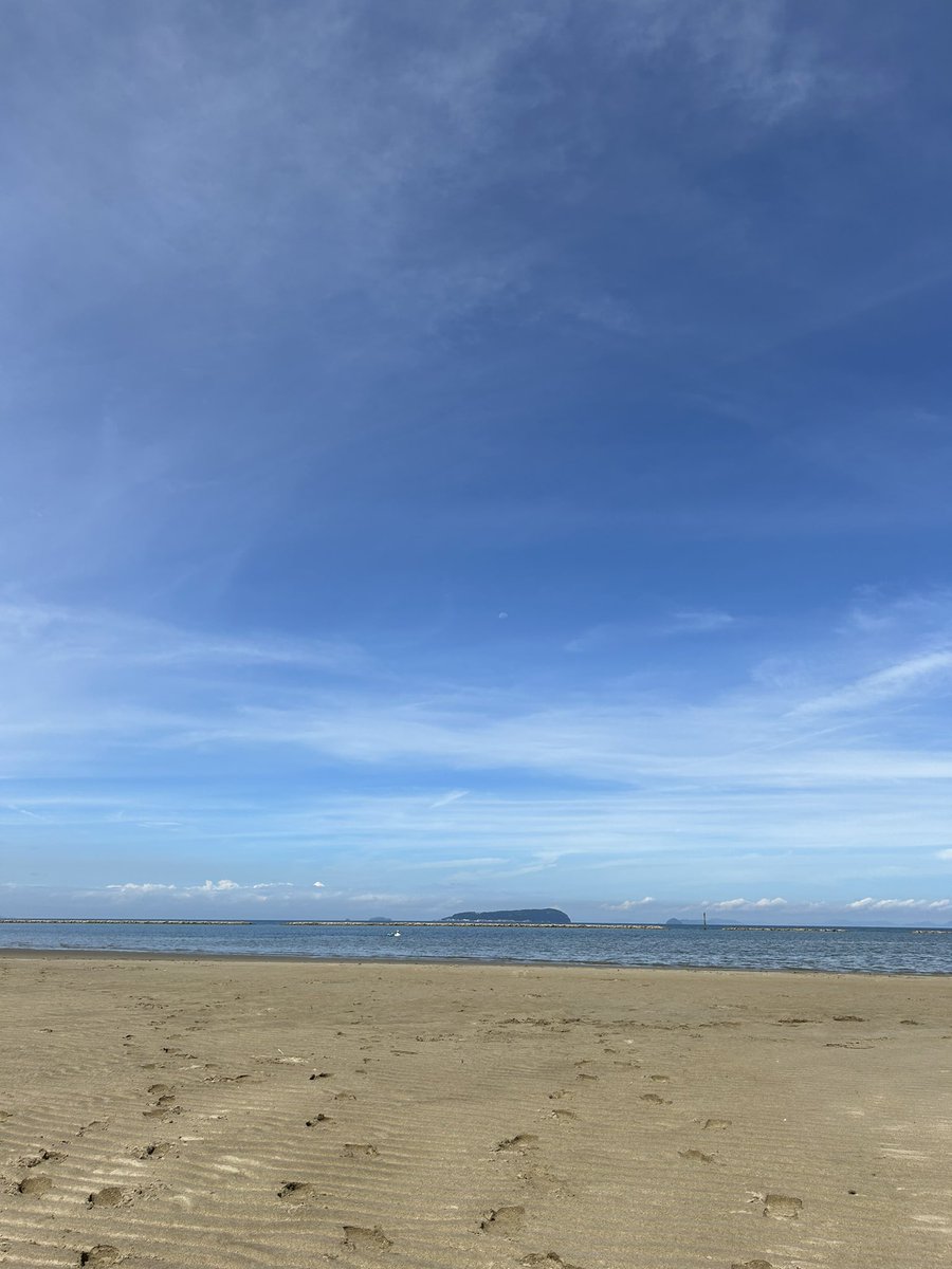 naoki325511's tweet photo. 土曜日は10年ぶりぐらいの海水浴☀️
暑すぎるのか、ほとんど人がいませんでした🫠 https://t.co/ftsiOD38Bq