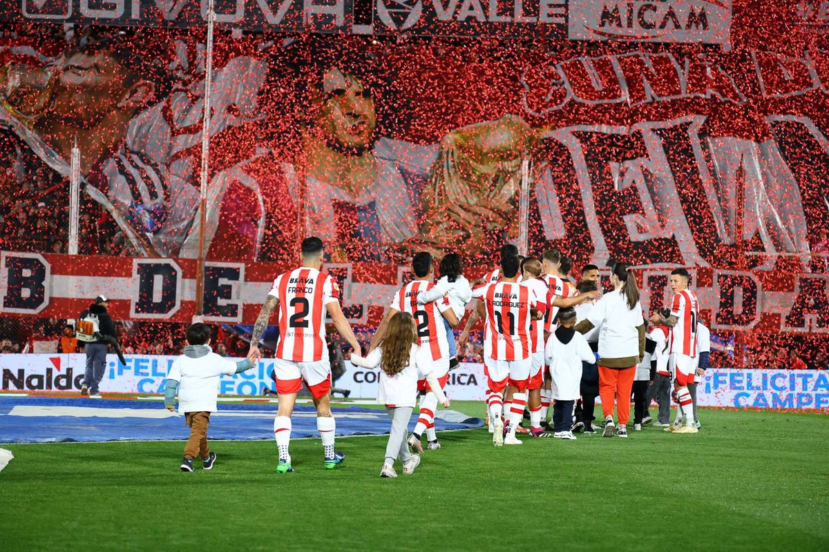 𝗦𝗘𝗚𝗨𝗜𝗠𝗢𝗦 𝗙𝗨𝗘𝗥𝗧𝗘𝗦 💪🏻🇦🇹

Todos juntos, siempre. 

#VamosInstituto 🔴⚪️