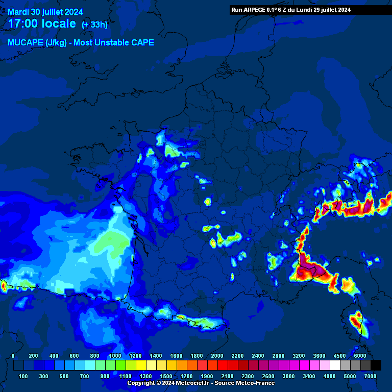 ARPEGE and GFS MUCAPE forecasts for tomorrow. Am I missing something??