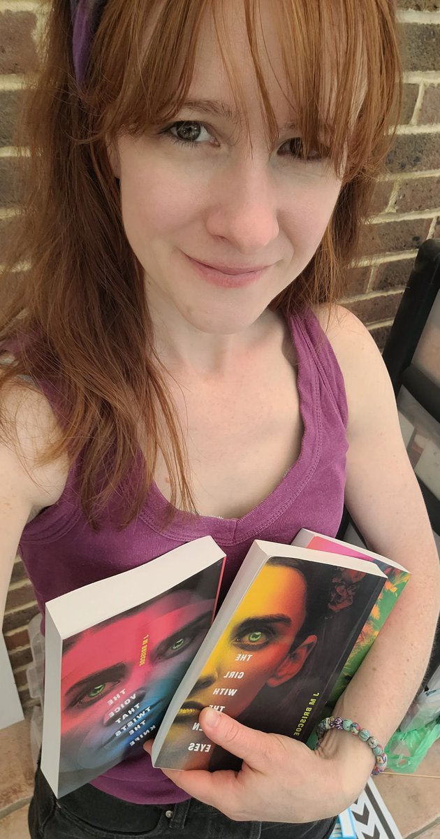 Got my #Thevoicethattwiststheknife copies through today 😍 Published trilogy: complete ✔️
It feels SO good.
#indieauthor #indiebookpublishing #scifibooks #scifitrilogy #takeherback #takeherbacktrilogy #scifi #scifithriller #authorlife #authorsofx #WritingCommunity