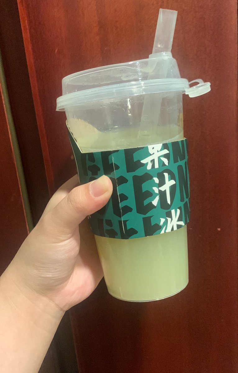 在广东和我妈一人买了一杯油柑汁。两个人喝完以后满大街找公厕，即时效果堪比开塞露。推荐给便秘的好兄弟 https://t.co/nYE7W2QJwu