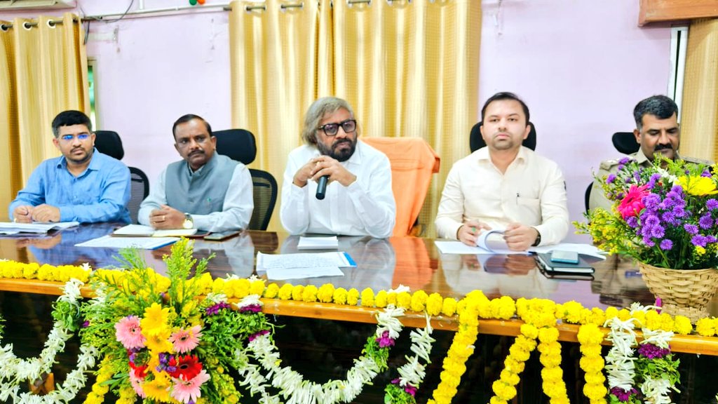 ceozpbidar's tweet photo. ದಿನಾಂಕ - 28.07.2024 ರಂದು ಬೀದರ ಜಿಲ್ಲೆಯ ಭಾಲ್ಕಿ ತಾಲೂಕು ಪಂಚಾಯತ ಕಚೇರಿ ಸಭಾಂಗಣದಲ್ಲಿ ಮಾನ್ಯ ಜಿಲ್ಲಾ ಉಸ್ತುವಾರಿ ಸಚಿವರ ಅಧ್ಯಕ್ಷತೆಯಲ್ಲಿ ಜರುಗಿದ ತಾಲೂಕಾ ಮಟ್ಟದ ಅಧಿಕಾರಿಗಳ ಪ್ರಗತಿ ಪರಿಶೀಲನಾ ಸಭೆಯಲ್ಲಿ ಭಾಗವಹಿಸಲಾಯಿತು. 
@eshwar_khandre @PriyankKharge @readingkafka https://t.co/w7oAsMA7st