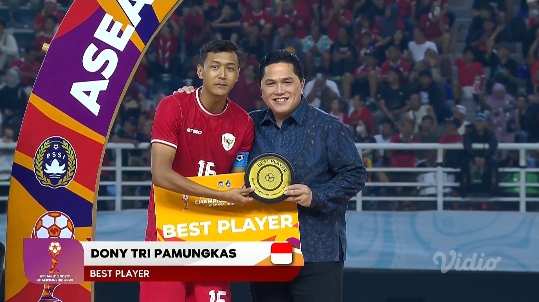 Pemain terbaik : Dony Tri Pamungkas dari Indonesia