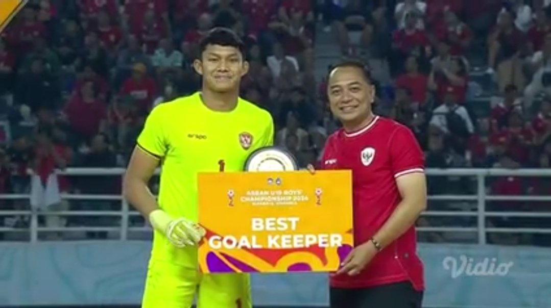 Kiper terbaik : Ikram Algiffari dari Indonesia 