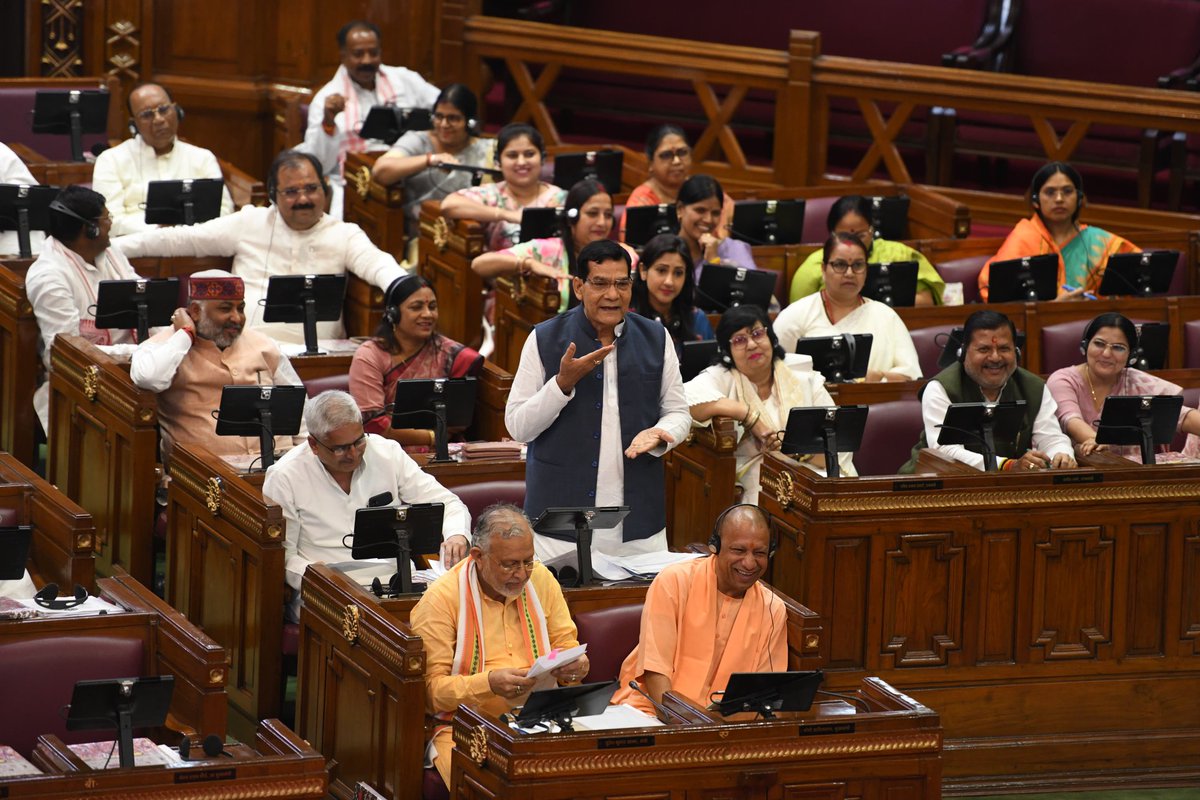 aksharmaBharat's tweet photo. आज विधान सभा में सदन की कार्यवाही में सम्मिलित होकर ऊर्जा एवं नगर विकास विभाग के विकास कार्यों को प्रस्तुत किया।

@narendramodi 
@myogiadityanath 
@Bhupendraupbjp @idharampalsingh 
@Satishmahanaup 
@UPVidhansabha 
#UPVidhansabha #GoodGovernance
#HumaraUP #VikasExpress https://t.co/BUfeb3wLyG
