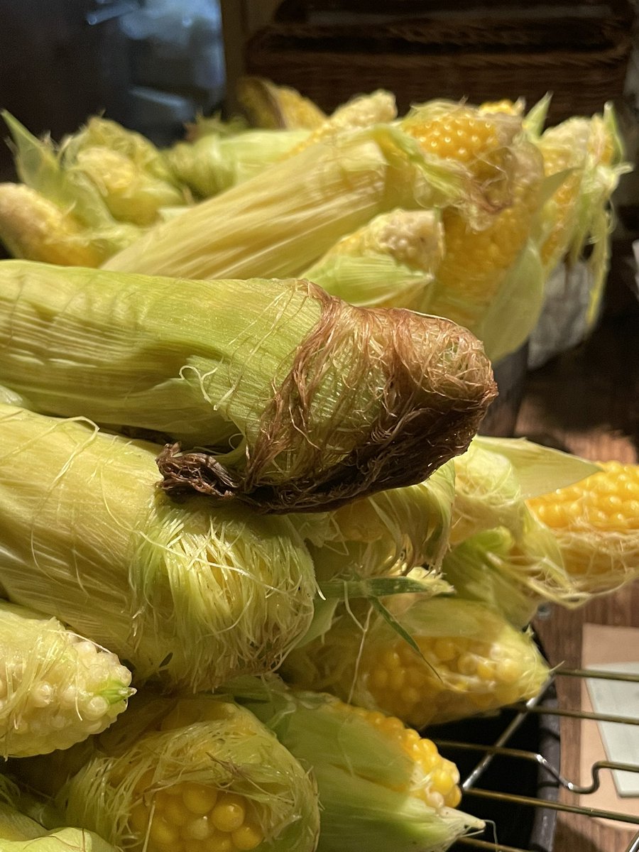 茹でた🌽
すぐ使う冷蔵用とすぐ使わない冷凍用に。

飲食店にとってお客さまは神様というけれど、本当の神様は農家さんなのでは👩‍🌾