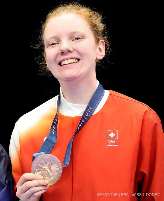 SwissAmbArg's tweet photo. ¡Primera medalla para Suiza en los Juegos Olímpicos #Paris2024!

Audrey Gogniat ganó una medalla de bronce en tiro con rifle de aire a 10 m https://t.co/z3W9OxI3sG