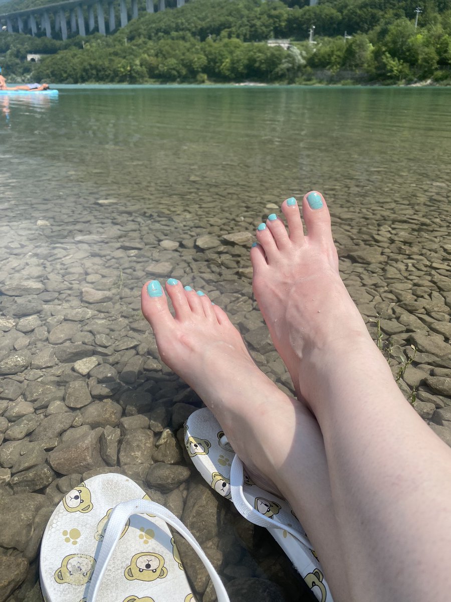 Time to soak my feet for the afternoon 🥰 #feet #feetworshi̇p #footfetish #toes #nailpolish #pedi #feetfinder #foot #footworship #goddess #toes #pies  #prettyfeet #horny #prettytoes #softfeet  #footporn #FeetPictures #footqueen #onlyfans #onlyfanscreator