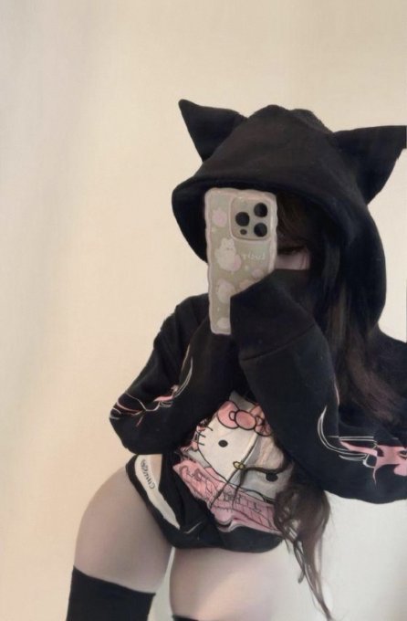 official gf application? permission to send you pics like this in your hoodie ? https://t.co/96EdYOR