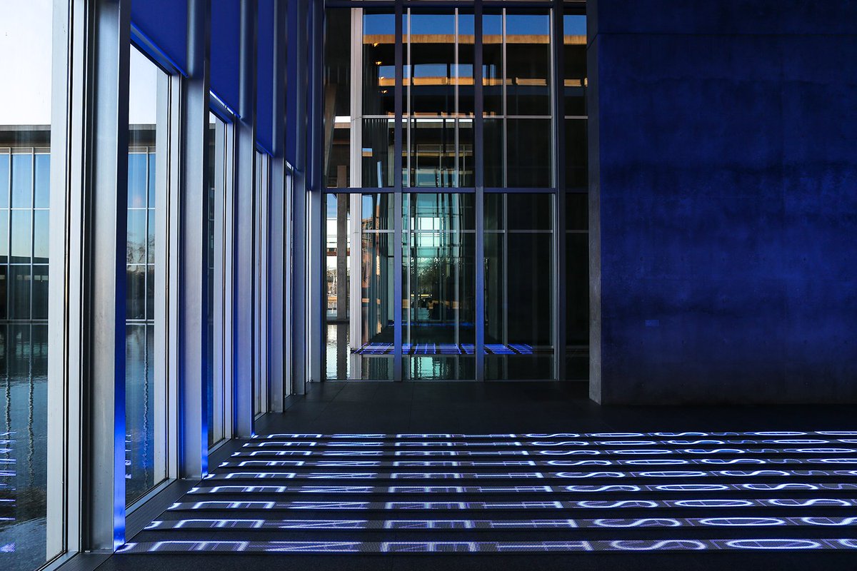 themodernfw's tweet photo. American artist @JennyHolzer was born #OnThisDay in 1950. In 2012, the Modern commissioned the artist to create “Kind of Blue,” a site-specific work to commemorate the Museum’s tenth anniversary in the Tadao Ando building.
#JennyHolzer #Truisms #NewMedia #InstallationArt https://t.co/oFjaug1qnw