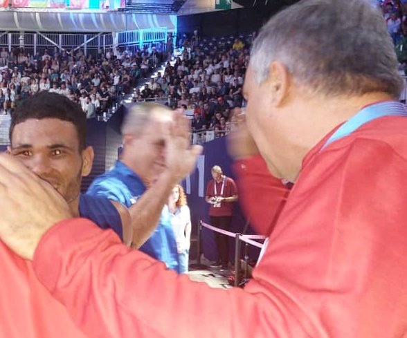 Disfrutamos de otra excelente presentación de Erislandy Álvarez en el #boxeo de los #JuegosOlimpicos de #París2024, 
5-0 sobre el argelino Jurgurtha Ait. Son suyos los dos triunfos logrados hasta ahora por #Cuba en ese deporte. 
#CubaInspira