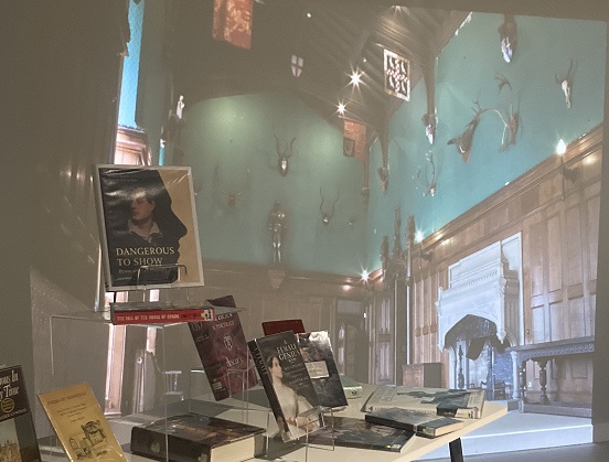 Uni of Nottingham Press Office (@uonpressoffice) on Twitter photo Lying in State, the hologram Lord Bryon project between <a href="/VIPStudioUoN/">Virtual & Immersive Production Studio</a> <a href="/CITheatre/">Chronic Insanity</a> <a href="/NottmLibraries/">Nottingham City Libraries</a> is now open to the public at Central Library!
Running until 5 August, visitors can chat to Lord Byron and listen to him recite poetry 🔽 #Byron200
ow.ly/in6Z50SMiMk Lying in State, the hologram Lord Bryon project between <a href="/VIPStudioUoN/">Virtual & Immersive Production Studio</a> <a href="/CITheatre/">Chronic Insanity</a> <a href="/NottmLibraries/">Nottingham City Libraries</a> is now open to the public at Central Library!
Running until 5 August, visitors can chat to Lord Byron and listen to him recite poetry 🔽 #Byron200
ow.ly/in6Z50SMiMk