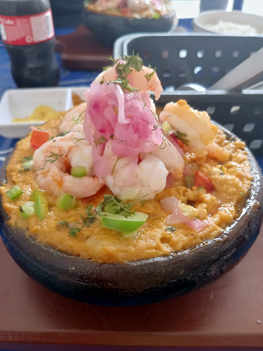 @DonQuichi_ec y bueno felicitaciones, a UD lo conocí en pandemia fui a su local y no volvimos a buscar otra cazuela en Guayaquil habrán muchas sin duda, pero está quichicazuela es espectacular en buenas manos ese premio <a href="/raicesec/">Raíces Ecuador</a> muy merecido.
