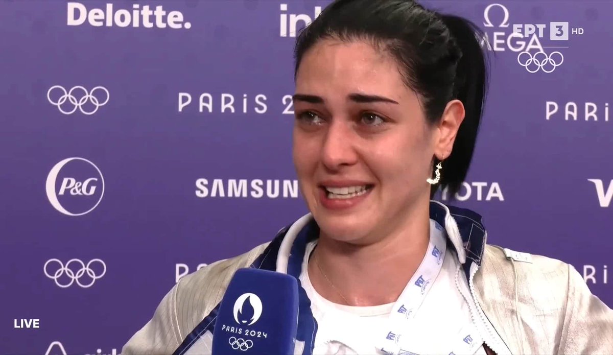 Μην κλαις Δώρα. Σε ευχαριστούμε πολύ για όλα. Η #Λάρισα και όλη η Ελλάδα είναι περήφανοι για σένα #TeamHellas