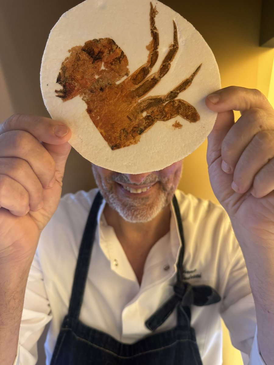 @GELINAZ (@thegelinaz) on Twitter photo PICTURES AT AN EXHIBITION IN SPLIT SCREEN: FIRST LADY MARIELLA & HUSBAND MORENO CEDRONI WITH ONE OF THE MADONNINA DEL PESCATORE LATEST MAJOR ARTWORKS - 2024 CRAB CRACKER WITH PRESSED/PRINTED CRAB, LEEKS AND VENETIAN SPRITZ! A MASTERPIECE ! <a href="/morenocedroni/">Moreno Cedroni</a> <a href="/lenna/">popEating</a> <a href="/FlorentBonnefoy/">Florent Bonnefoy</a> PICTURES AT AN EXHIBITION IN SPLIT SCREEN: FIRST LADY MARIELLA & HUSBAND MORENO CEDRONI WITH ONE OF THE MADONNINA DEL PESCATORE LATEST MAJOR ARTWORKS - 2024 CRAB CRACKER WITH PRESSED/PRINTED CRAB, LEEKS AND VENETIAN SPRITZ! A MASTERPIECE ! <a href="/morenocedroni/">Moreno Cedroni</a> <a href="/lenna/">popEating</a> <a href="/FlorentBonnefoy/">Florent Bonnefoy</a>