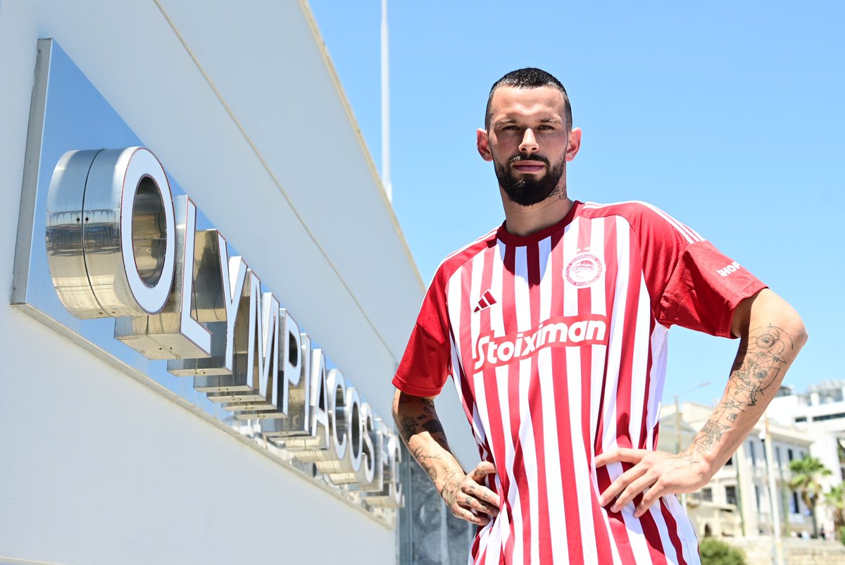 olympiacosfc's tweet photo. 😍 Looking 𝙖𝙢𝙖𝙯𝙞𝙣𝙜 in our red-and-white colors!

𝕂𝕣𝕚𝕤𝕥𝕠𝕗𝕗𝕖𝕣 𝕍𝕖𝕝𝕕𝕖

#Olympiacos #Welcome #Transfer #Velde #WeKeepOnDreaming @veldee7 https://t.co/WUT2TUVYXv