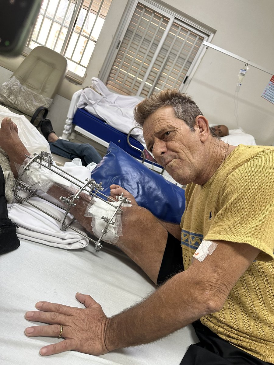 Me ajudem a conseguir comprar uma prótese para a perna direita do meu pai. Vou explicar o que aconteceu a seguir;