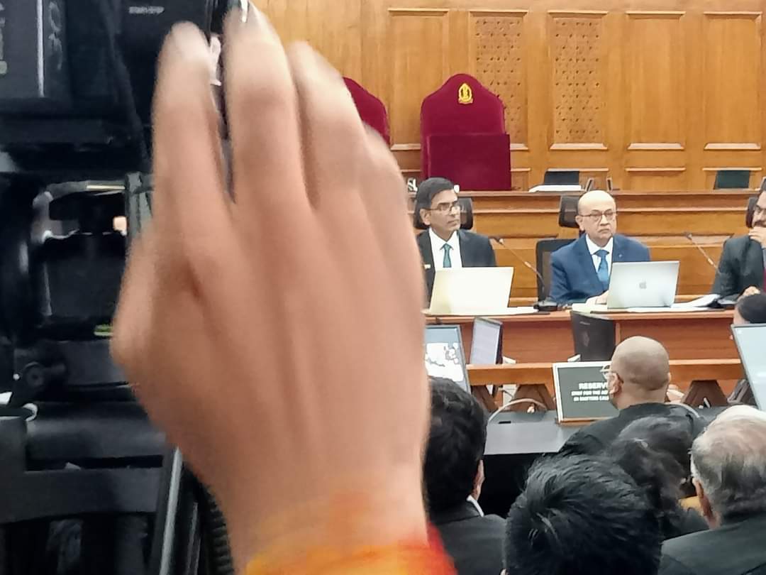 awais__usmani's tweet photo. सुप्रीम कोर्ट ने आज पहली बार लोक अदालत की शुरुआत किया, पहली बार मीडिया को कोर्ट रूम के अंदर अदालती कार्यवाही को शूट करने की अनुमति दी गई, CJI डी वाई चंद्रचूड़ ने सुप्रीम कोर्ट को आम आदमी के लिए सुलभ बनाकर इतिहास रचा
#SupremeCourtOfIndia 
#CJIChandrachud 
#Courtproceeding https://t.co/fEKFYNmIZu