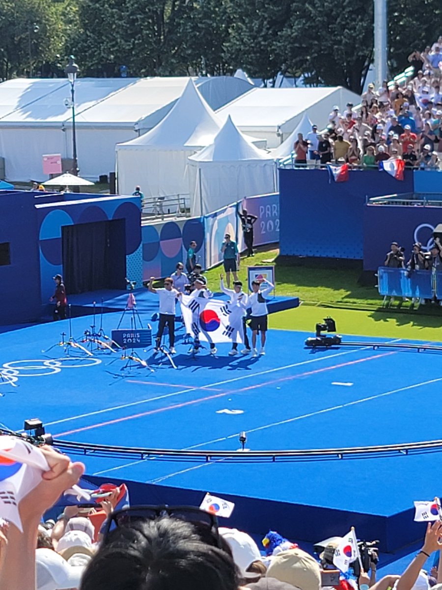 아 미칭 또 금메달ㅠㅠㅠㅠㅠㅠㅠㅠㅠㅠㅠ
이 뜨거운 햇빛을 버틴 보람이 있다 하🥹