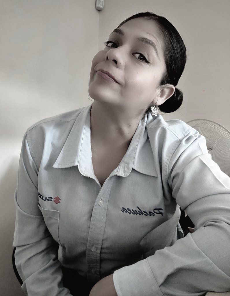 magigliter's tweet image. Hay días que vienen con un aire de tristeza, no hay nada que podamos hacer más que atravesarlos ... #sonreir y seguir #LunesDeOjos  ella hablan por mi a veces 🌬️🩵