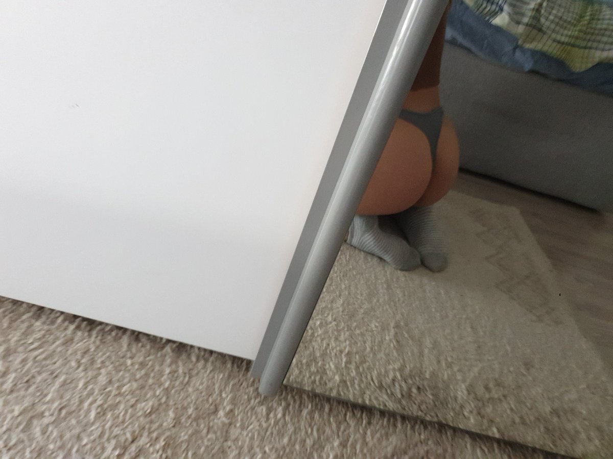 Elenagoddess28's tweet photo. Wer drückt an diesen herrlichen Hintern ab ?
#Assfindom #Po #sklave #zahlsklave #domina #findom #Dom #feetseller https://t.co/4rgShqbiQl