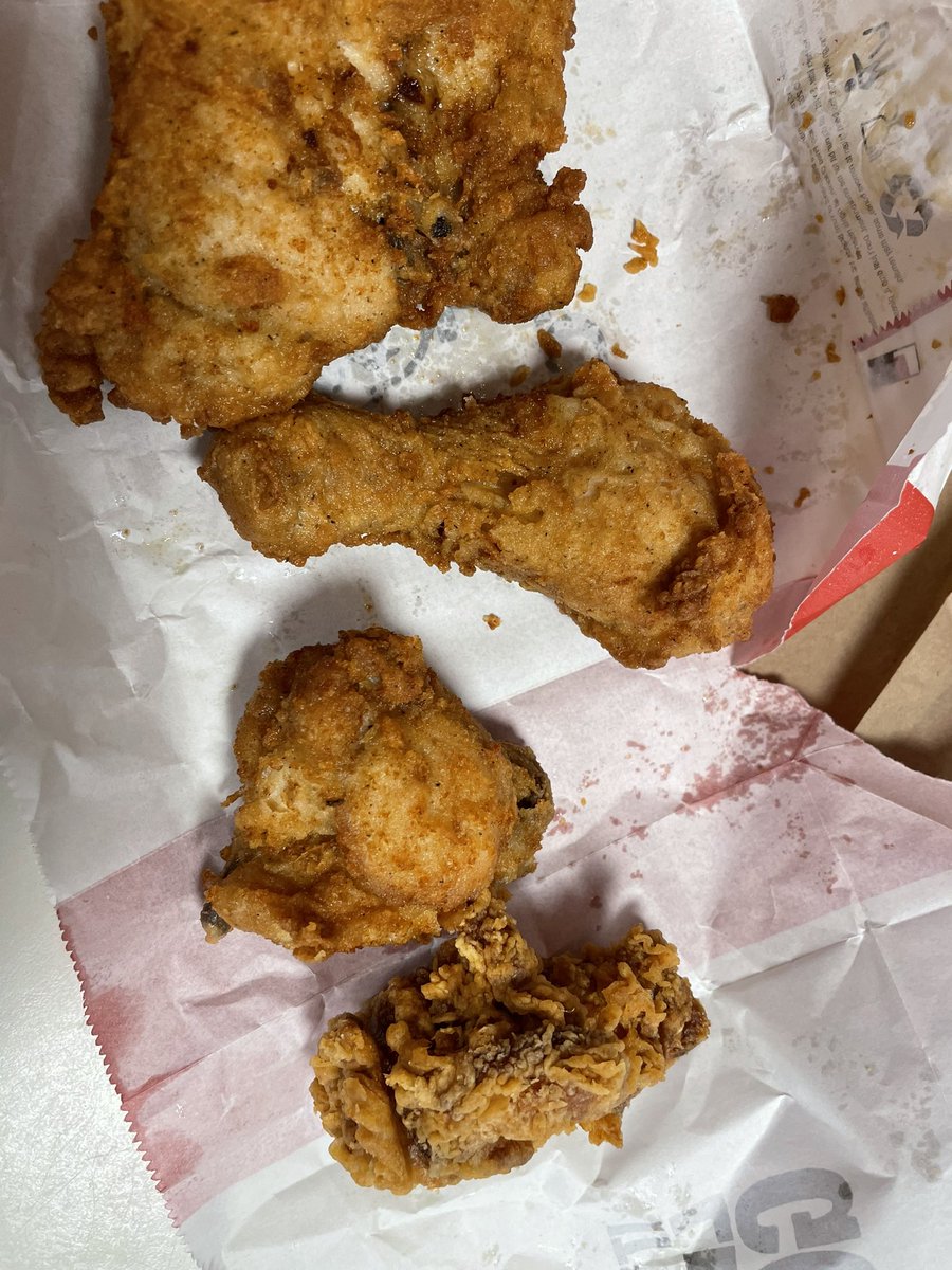 thepetedrew's tweet photo. @KFC_UKI how is my hot wing bigger than my piece of chicken??!! 😂 been done dirty with this variety meal https://t.co/5iLMiGH7wf