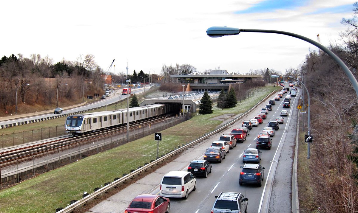 stationfixation's tweet photo. Then and Now: My recreation of a famous Spadina Subway opening day photo, at Eglinton West station.  (Yes I know that in my version the train is northbound instead of southbound).

The  archival shot is from January 28,  1978. https://t.co/q5YEtChyjm