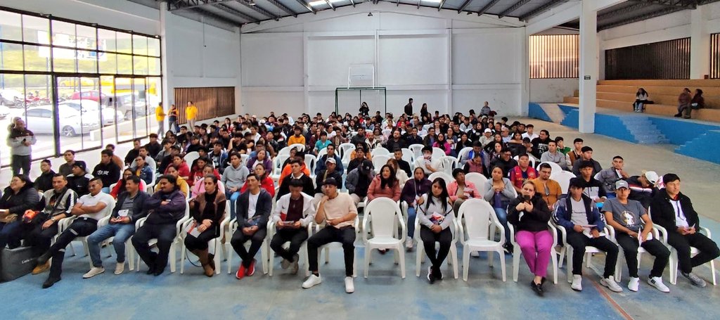 ECU911Machala1's tweet photo. #Vinculación | Alumnos de la Escuela del Sindicato de Choferes Profesionales de Loja y Catamayo, participaron de capacitación sobre el modelo de gestión y uso correcto de la #AppECU911.

Las jornadas registraron una masiva asistencia, con más de 400 personas.

#VinculaciónECU911 https://t.co/xO2ER5FX0o
