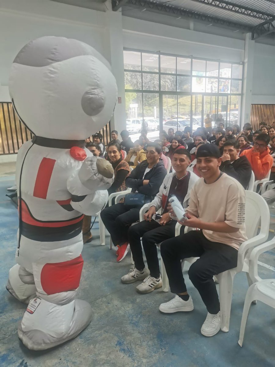 ECU911Machala1's tweet photo. #Vinculación | Alumnos de la Escuela del Sindicato de Choferes Profesionales de Loja y Catamayo, participaron de capacitación sobre el modelo de gestión y uso correcto de la #AppECU911.

Las jornadas registraron una masiva asistencia, con más de 400 personas.

#VinculaciónECU911 https://t.co/xO2ER5FX0o