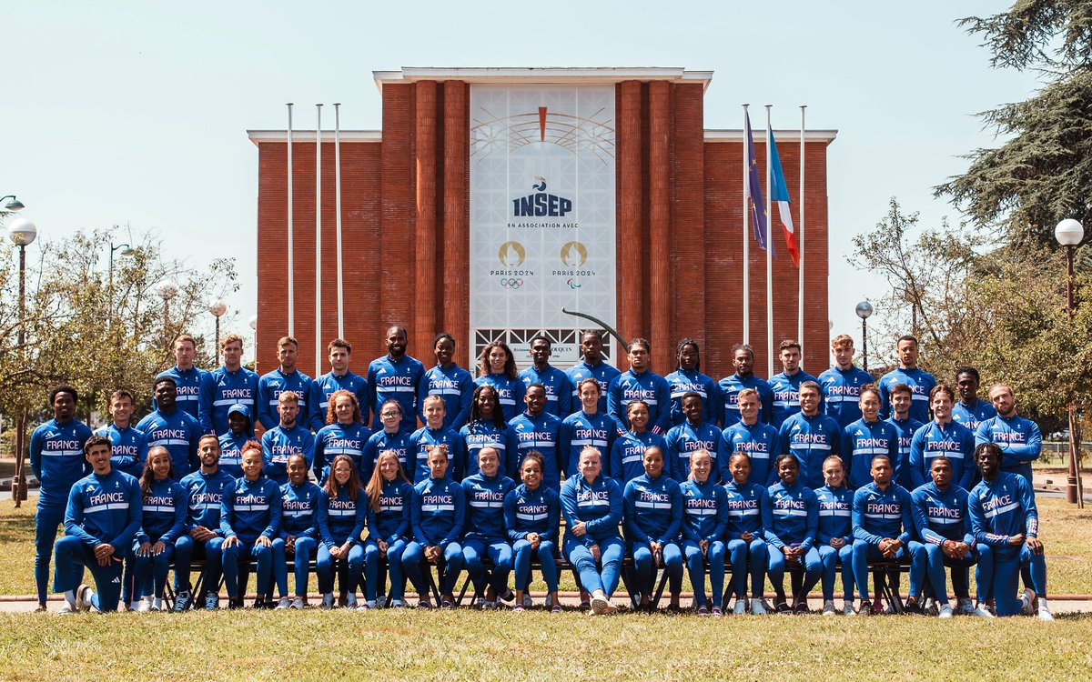 FFAthlétisme (@ffathletisme) on Twitter photo 👊 𝗔𝗹𝗹𝗲𝘇 𝗹𝗲𝘀 𝗕𝗹𝗲𝘂𝘀 !
🇨🇵 Rassemblée à l'INSEP pour le pré-camp des Jeux Olympiques, une grande partie de l'équipe de France a posé pour la traditionnelle photo collective !
🎽 La délégation se croise au fil des arrivées, alors que les premiers départs pour le 👊 𝗔𝗹𝗹𝗲𝘇 𝗹𝗲𝘀 𝗕𝗹𝗲𝘂𝘀 !
🇨🇵 Rassemblée à l'INSEP pour le pré-camp des Jeux Olympiques, une grande partie de l'équipe de France a posé pour la traditionnelle photo collective !
🎽 La délégation se croise au fil des arrivées, alors que les premiers départs pour le
